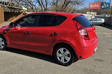 Хэтчбек Hyundai i30 2010 в 