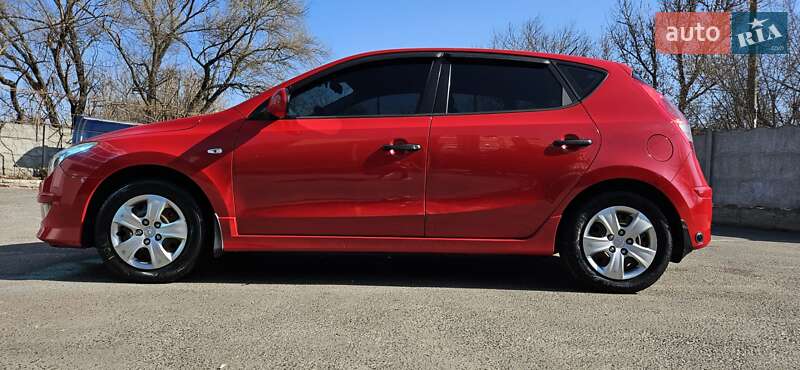 Хэтчбек Hyundai i30 2010 в Харькове