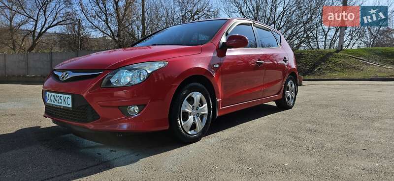 Хэтчбек Hyundai i30 2010 в Харькове