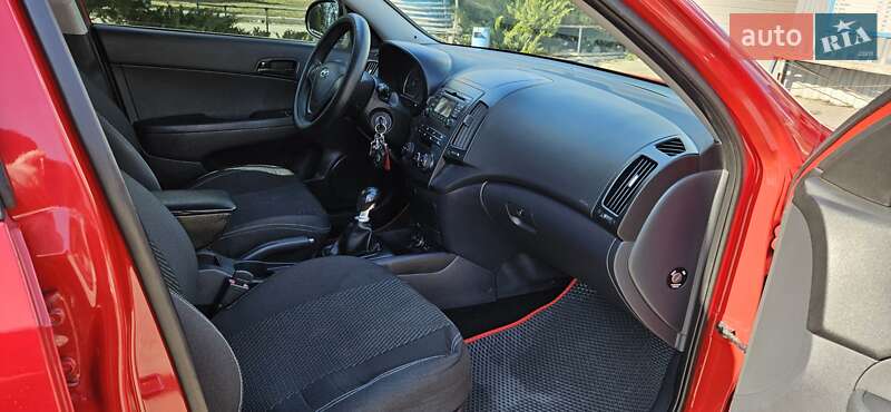 Хэтчбек Hyundai i30 2010 в Харькове