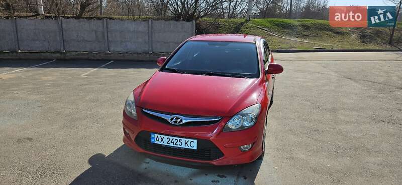 Хэтчбек Hyundai i30 2010 в Харькове