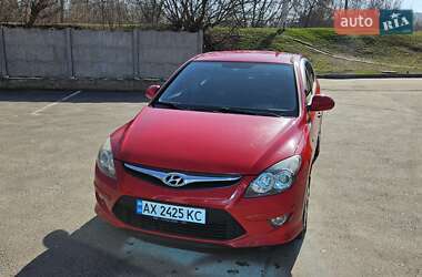 Хэтчбек Hyundai i30 2010 в 