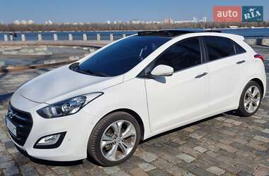 Хэтчбек Hyundai i30 2012 в 