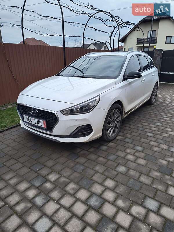 Универсал Hyundai i30 2018 в Ужгороде