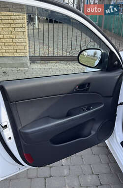 Хетчбек Hyundai i30 2011 в 