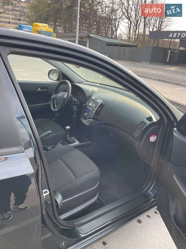 Хэтчбек Hyundai i30 2009 в Радехове