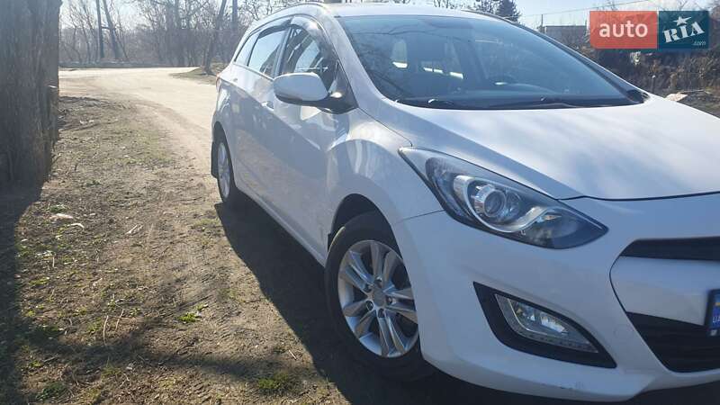 Универсал Hyundai i30 2013 в Змиеве фото 3 Универсал Hyundai i30 2013 в Змиеве