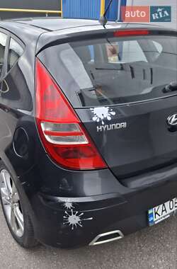 Хэтчбек Hyundai i30 2010 в 