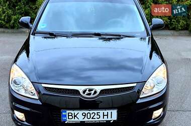 Хетчбек Hyundai i30 2008 в 