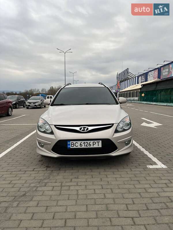 Универсал Hyundai i30 2011 в Гайвороне