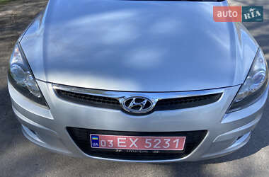 Хетчбек Hyundai i30 2010 в 