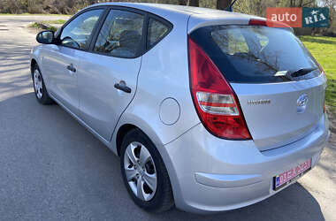 Хетчбек Hyundai i30 2010 в 