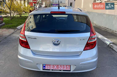 Хетчбек Hyundai i30 2010 в 