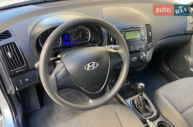 Хетчбек Hyundai i30 2010 в 