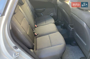 Хетчбек Hyundai i30 2010 в 