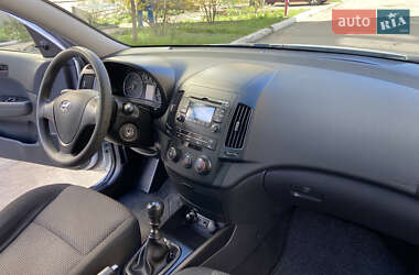 Хетчбек Hyundai i30 2010 в 