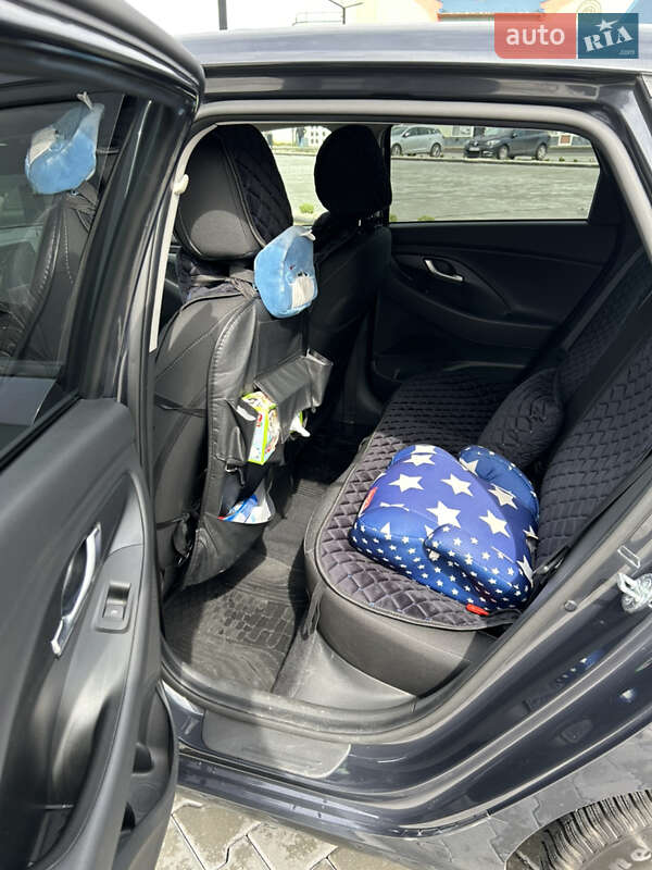Хэтчбек Hyundai i30 2023 в Ужгороде