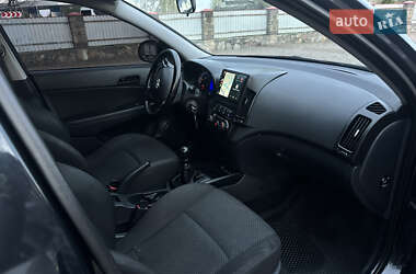 Хэтчбек Hyundai i30 2010 в 