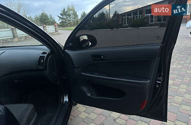 Хэтчбек Hyundai i30 2010 в 
