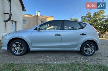 Хетчбек Hyundai i30 2011 в 