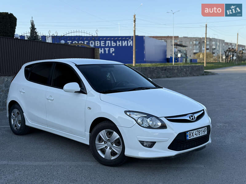Хэтчбек Hyundai i30 2011 в 