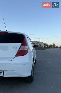 Хэтчбек Hyundai i30 2011 в 
