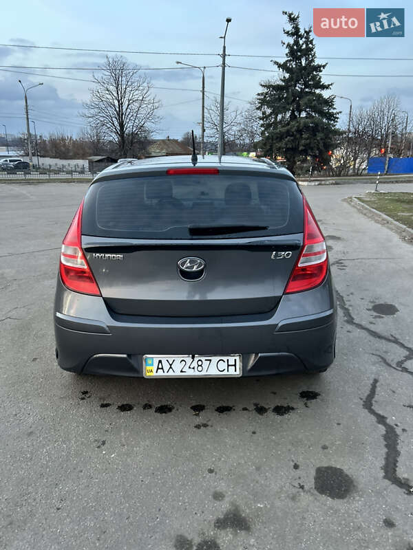 Хэтчбек Hyundai i30 2010 в Харькове