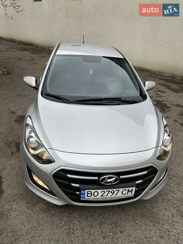 Хетчбек Hyundai i30 2016 в Чернівцях