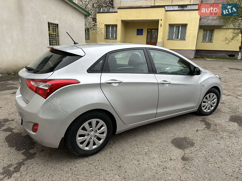 Хетчбек Hyundai i30 2016 в Чернівцях