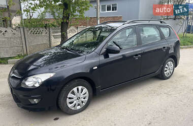 Универсал Hyundai i30 2010 в Черновцах