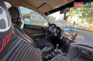 Хэтчбек Hyundai i30 2010 в 