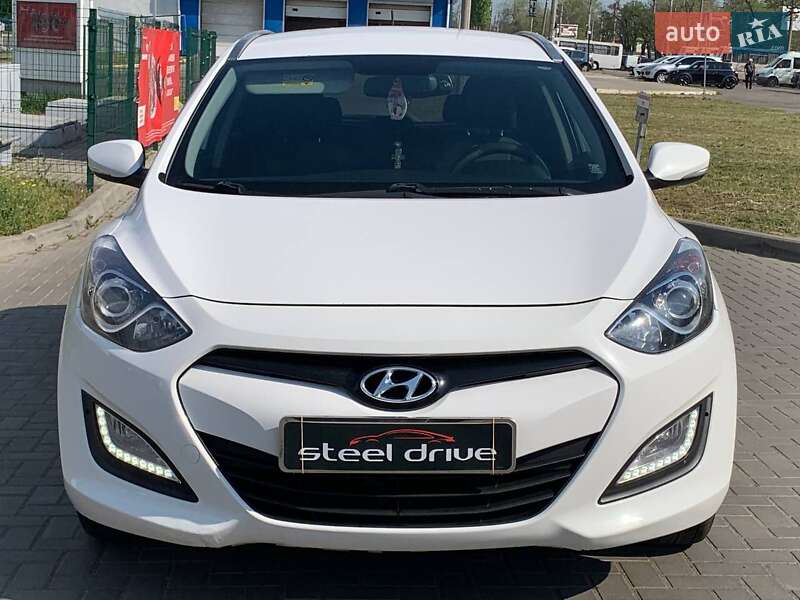 Хэтчбек Hyundai i30 2014 в 