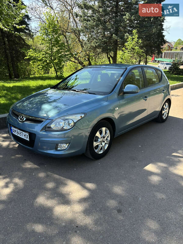 Хэтчбек Hyundai i30 2009 в Житомире