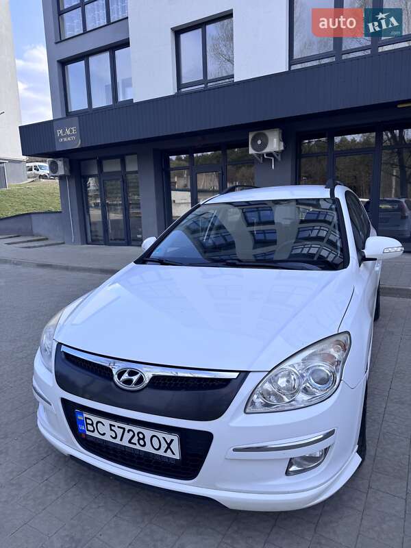 Універсал Hyundai i30 2008 в Новояворівську