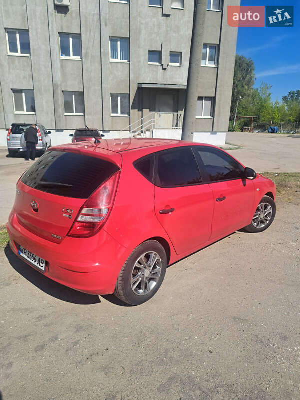 Хетчбек Hyundai i30 2009 в 