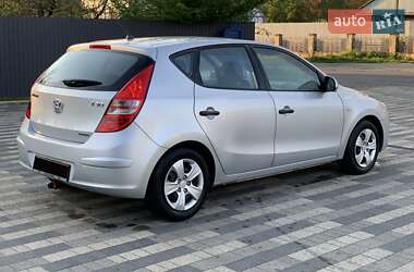 Хэтчбек Hyundai i30 2010 в Сваляве