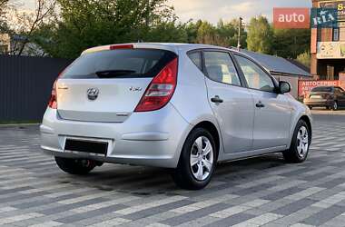 Хэтчбек Hyundai i30 2010 в 