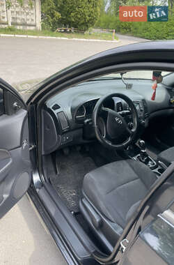 Хэтчбек Hyundai i30 2011 в 
