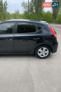 Хэтчбек Hyundai i30 2011 в 