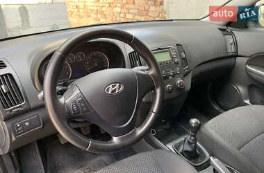 Хэтчбек Hyundai i30 2010 в 