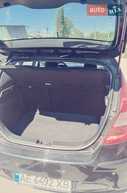 Хэтчбек Hyundai i30 2011 в 