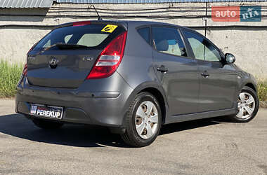 Хэтчбек Hyundai i30 2010 в 