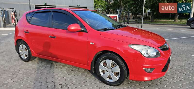 Хэтчбек Hyundai i30 2010 в Харькове