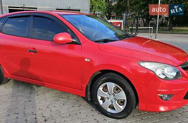 Хэтчбек Hyundai i30 2010 в 