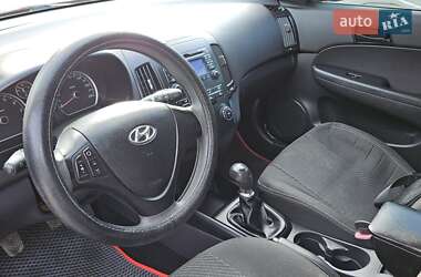 Хэтчбек Hyundai i30 2010 в 