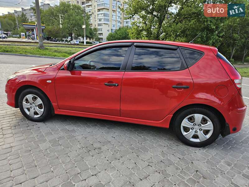 Хэтчбек Hyundai i30 2010 в Харькове