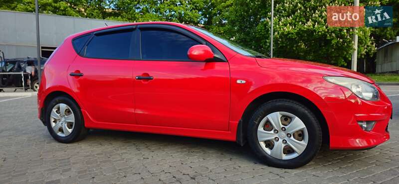 Хэтчбек Hyundai i30 2010 в Харькове