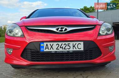Хэтчбек Hyundai i30 2010 в 