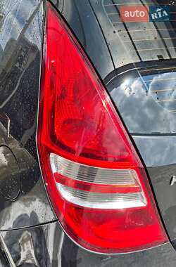 Хетчбек Hyundai i30 2010 в 