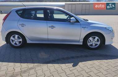 Хетчбек Hyundai i30 2011 в Чернівцях